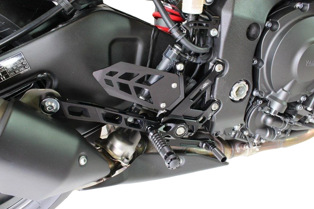 Commandes Reculées MUE2 Gilles Tooling noir - Yamaha MT-10 - Miniature 3