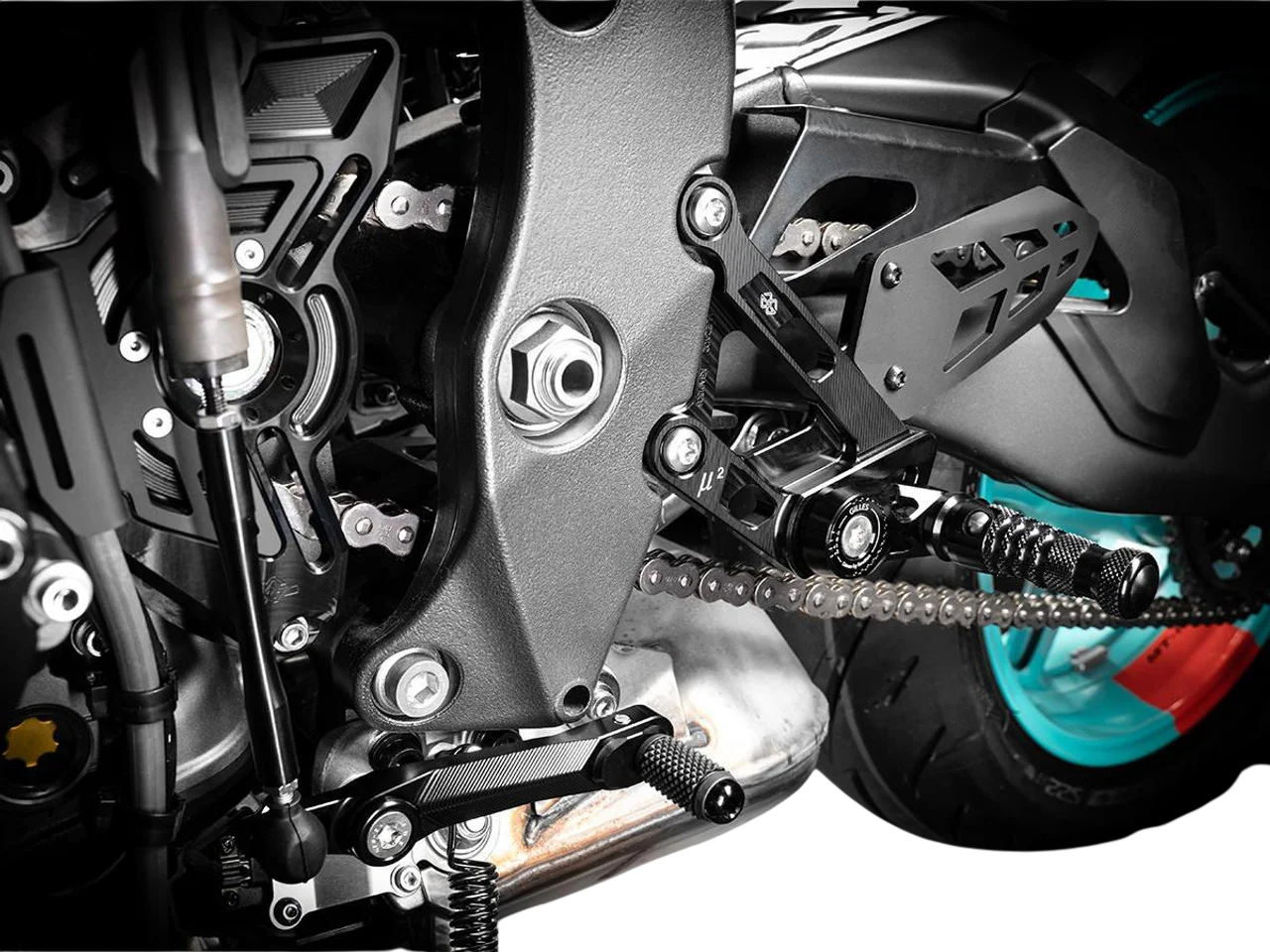 Commandes Reculées MUE2 Gilles Tooling noir - Yamaha MT-10 - Miniature 2