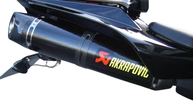 Silencieux AKRAPOVIC Slip-on Line Street Carbone - Yamaha R1 - Miniature 3
