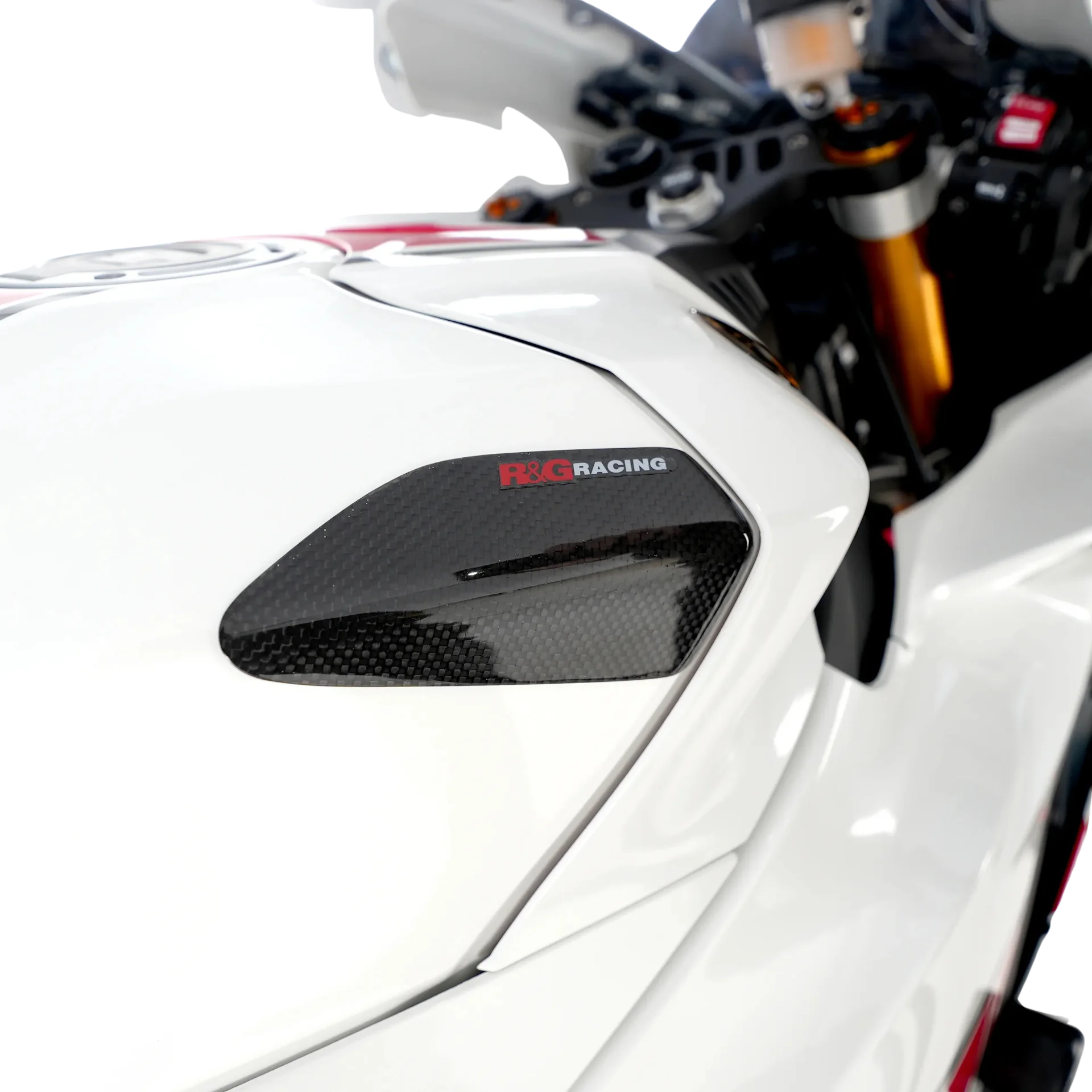 Protection de réservoir R&G RACING carbone - Yamaha R1 - Image 1